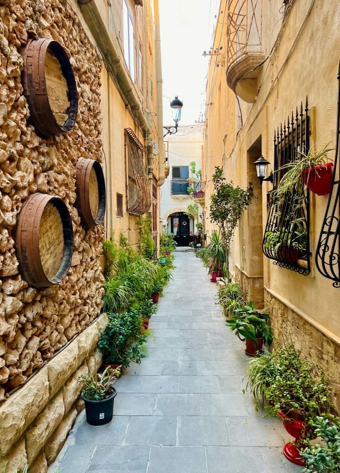 Kleinen Straße in einer Stadt im Nordwesten von Mallorca