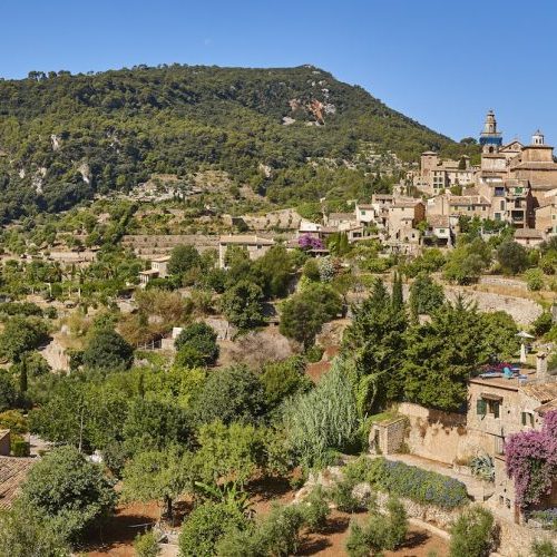 Malerisches Dorf Puigpunyent auf der Insel Mallorca