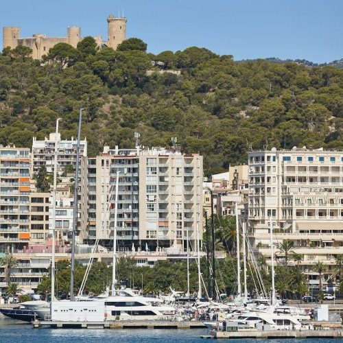 Schloss Bellver und Hafen von Palma Mallorca mit Son Rapinya im Hintergrund