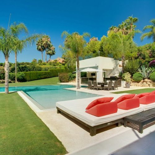 Wunderschöne Luxusimmobilien auf Mallorca, Villa mit Pool und Palmen