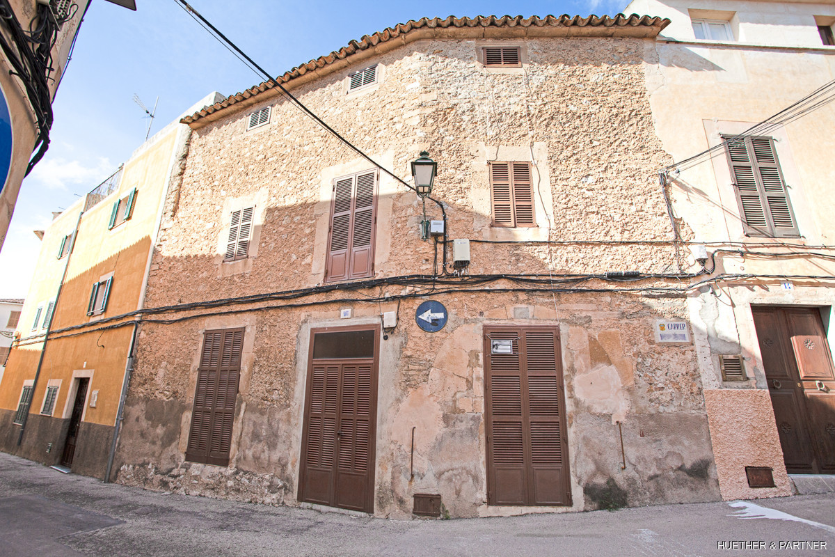 Zentrales Stadthaus mit Projekt in Artà